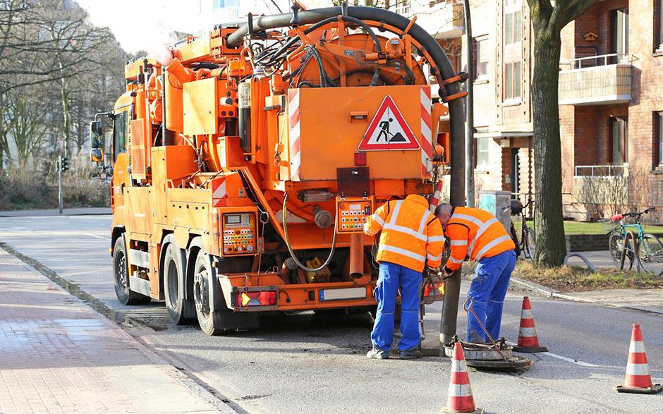déboucher un wc avec une bouteille Paris 4